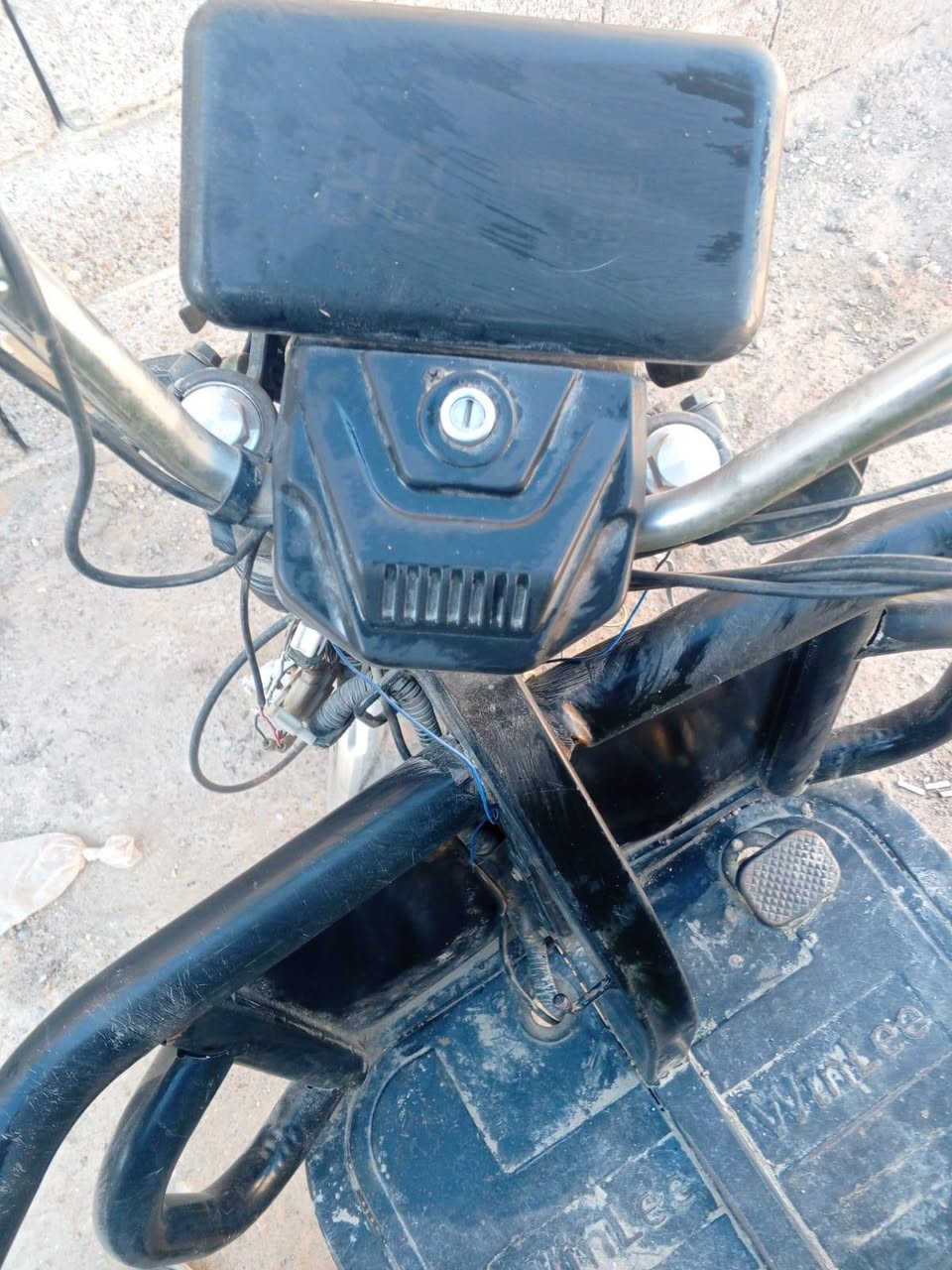 سلام عليكم ستوته شحن مال شعر بنات للبيع وباتريات 6 والمكان الشعله السعر 1400 
وبيه مجال رقم ***********
