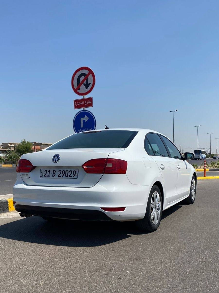 بسعر مناسب فولكس فاكن جيتا موديل 2014
خليجي ماشية 230 الف 
رقم سليمانية بأسمنة تحويل مباشر فقط
بيها 4 قطع صبغ 
 مكانها السيارة بغداد 

ال💎ــسعـر 🟥 :: رقم (1) تلـقـائـي 📮 

رقم صاحب ســـيـارة :: ***********
