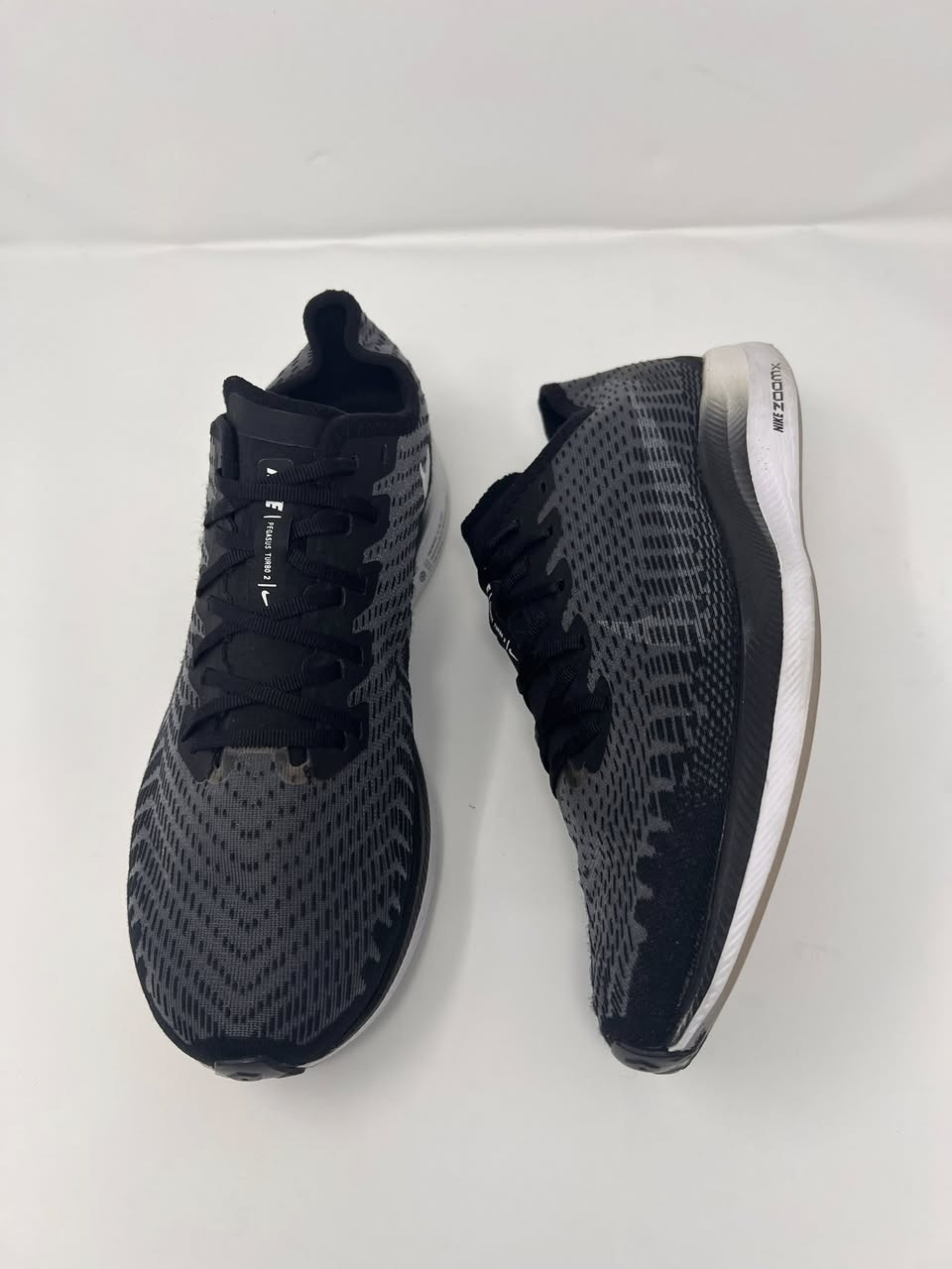 Nike zoom X باله  مستعمل 
باله فيتنامي غير مستعمل قياس 42(26.5cm)، وزن خفيف وفوم مريح استعمال يومي او جري، السعر 20الف دينار توصيل موجودً


**إذا كنت صاحب هذا الإعلان وتريد حذفه لأي سبب، رجاءا أرسل رسالة إلى الدعم الفني**