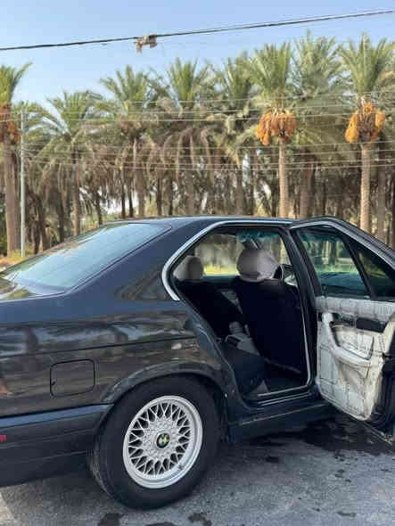 بي ام 535i
موديل 1990
كير مكينه جدد شادهن جديد
حداديه 70 بل ٪100
سنويه نافذه بل 24
السعر 49 وبيها مجال قليل 
رقم انبار
للواتصل
***********
