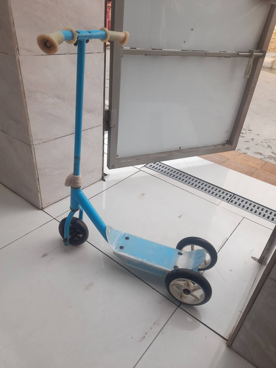 السلام عليكم باسكلات ثلاث تايرات نظاف كلش سعر الاثنين ٢٥ الف وسكوتر أوربي ١٥ الف بعقوبة التحرير ***********
