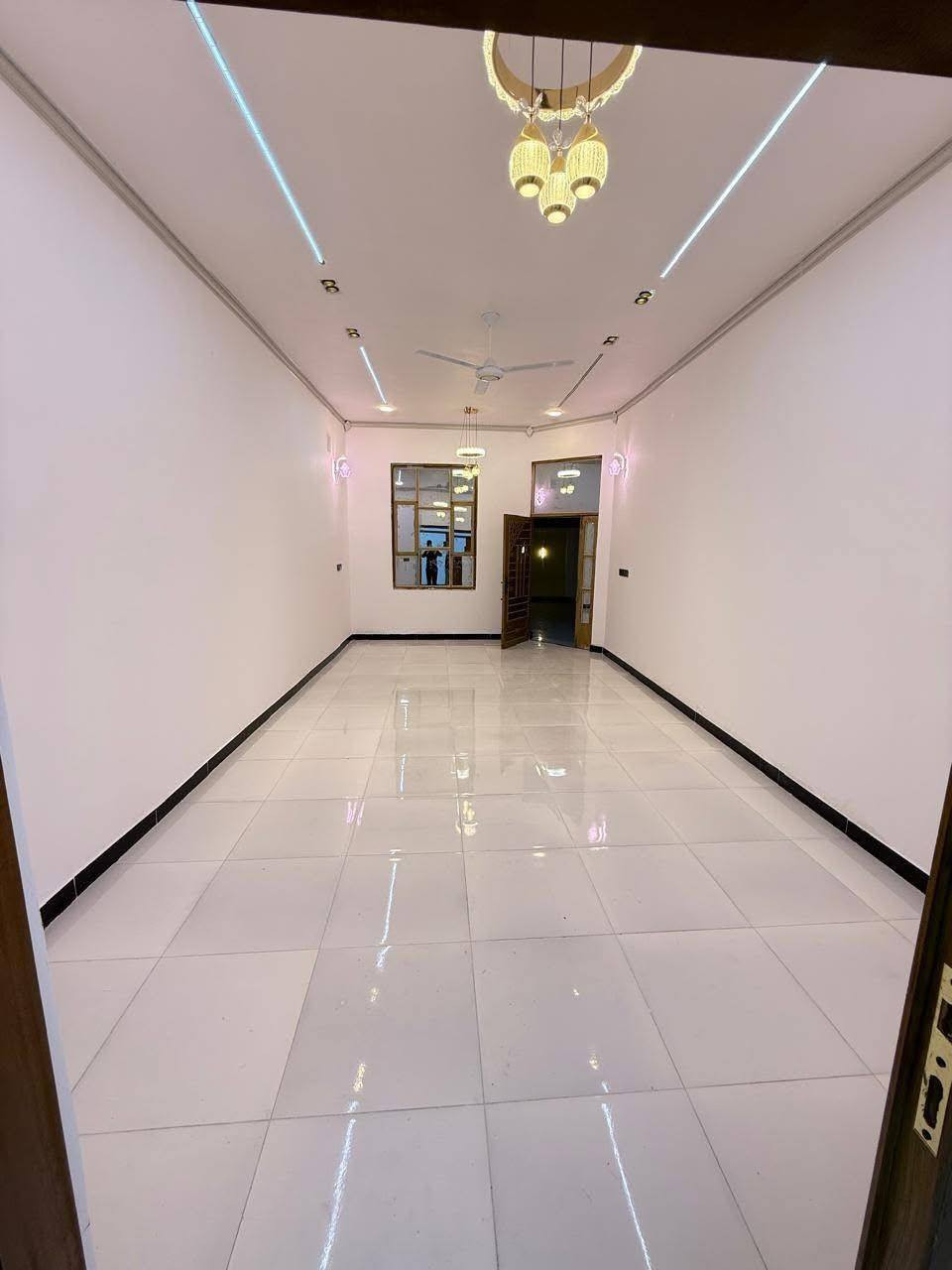 #اسعد_الله_اوقاتكم_بكل_خير⁉️👋🏼
***********
دار سكن للبيع بناء 2025

#المساحه 300 متر  عن التبليط 30 متر 

#جنس_العقار :: طابو ملك صرف زراعي باسم عراقي سند 25 

#العنوان :: البصره أبي الخصيب قرب المحكمه الجديده
 موقع راقي

#يحتوي البيت على ثلاث ٣ غرف منام كبار
و ديوان
و مطبخ و صاله
و مناور عدد 2
و صحيات داخلي وخارجي  و كراج سياره
ويحتوي على حديقتين 🌲🌲

#البيت جاهز من كلشي تستلم البيت عنده المكاتبه
كامل من مقطوره و كيزر و ماطور
جيب اثاثك و اكعد
و الف عافيه الي ياخذه

جميع الخدمات متوفره ماء كهرباء  
#السعر (( 130 مليون وبي مجال 
#للاستفسار الاتصال على الهاتف 📳📞
📳*********** البصرة, العراق
