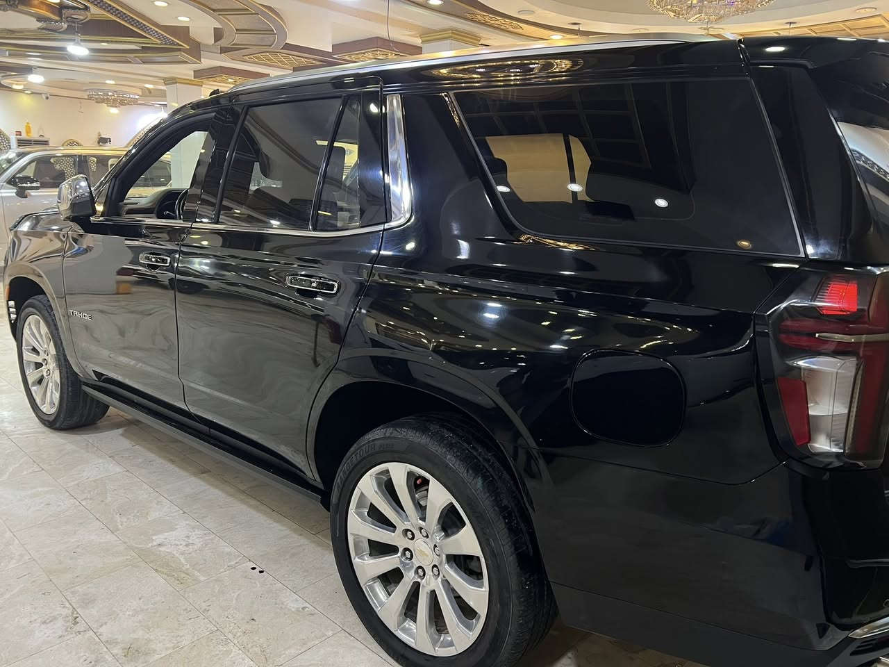 سلام عليكم تاهو برامير وكالة المنصور خليجي فول مواصفات
موديل 23
ماشيه 50 الف كيلومتر 
مكان سياره البصره
سيارة بدون صبغ او شخط او تكحي
***********
***********
