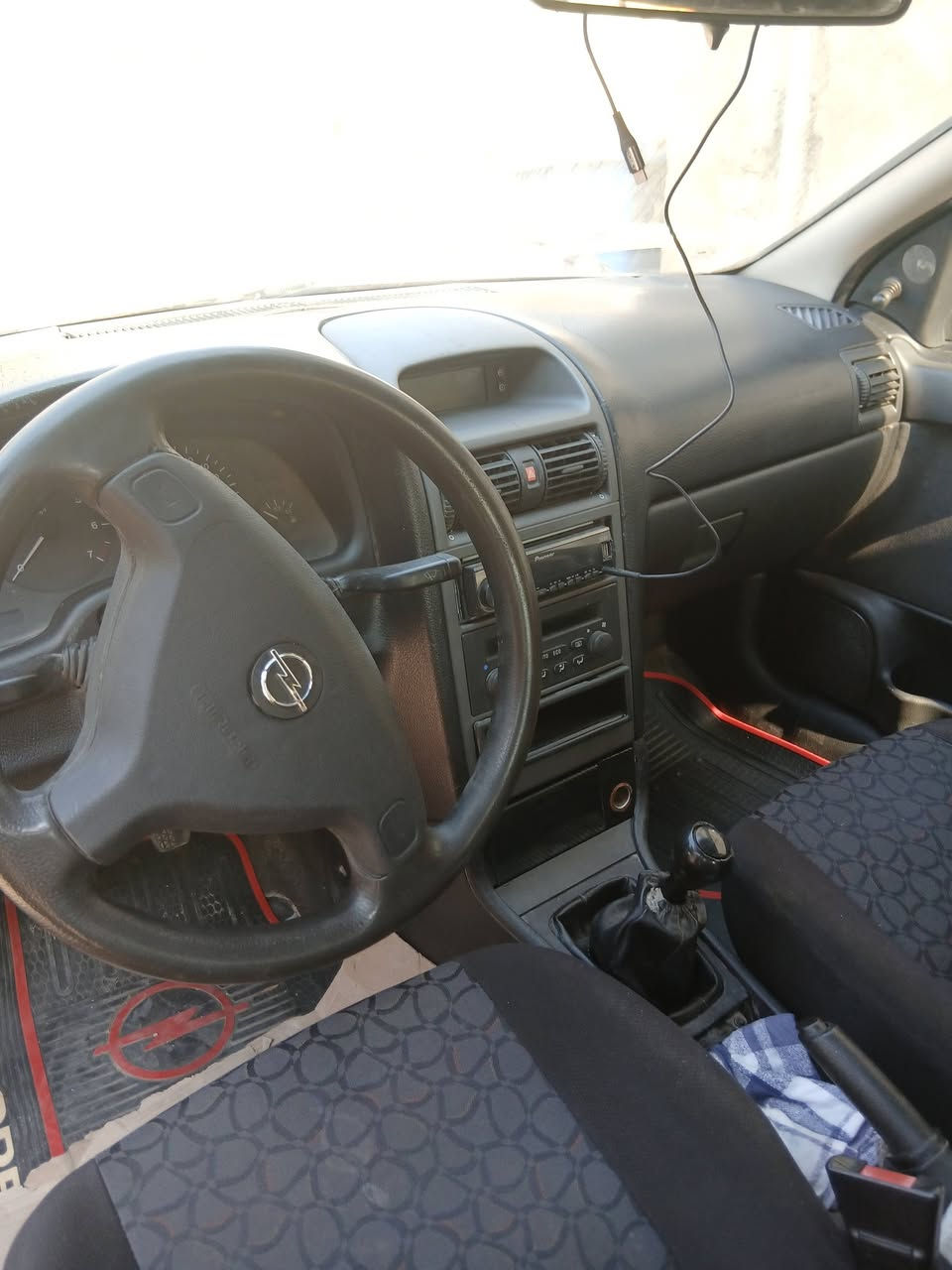 السلام عليكم اوبل استرا 2002  رقم بغداد انكليزي بأسمي السنويه 29 هزه جديده كير مكينه صدر امامي وخلفي مصبوغه جماليه داخل كلش نضيف السياره جاهزة نقص بس التبريد عاطل تخم تاير جديد السعر 48 بيها مجال مكاني بغداد زعفرانيه للستفسار ***********
