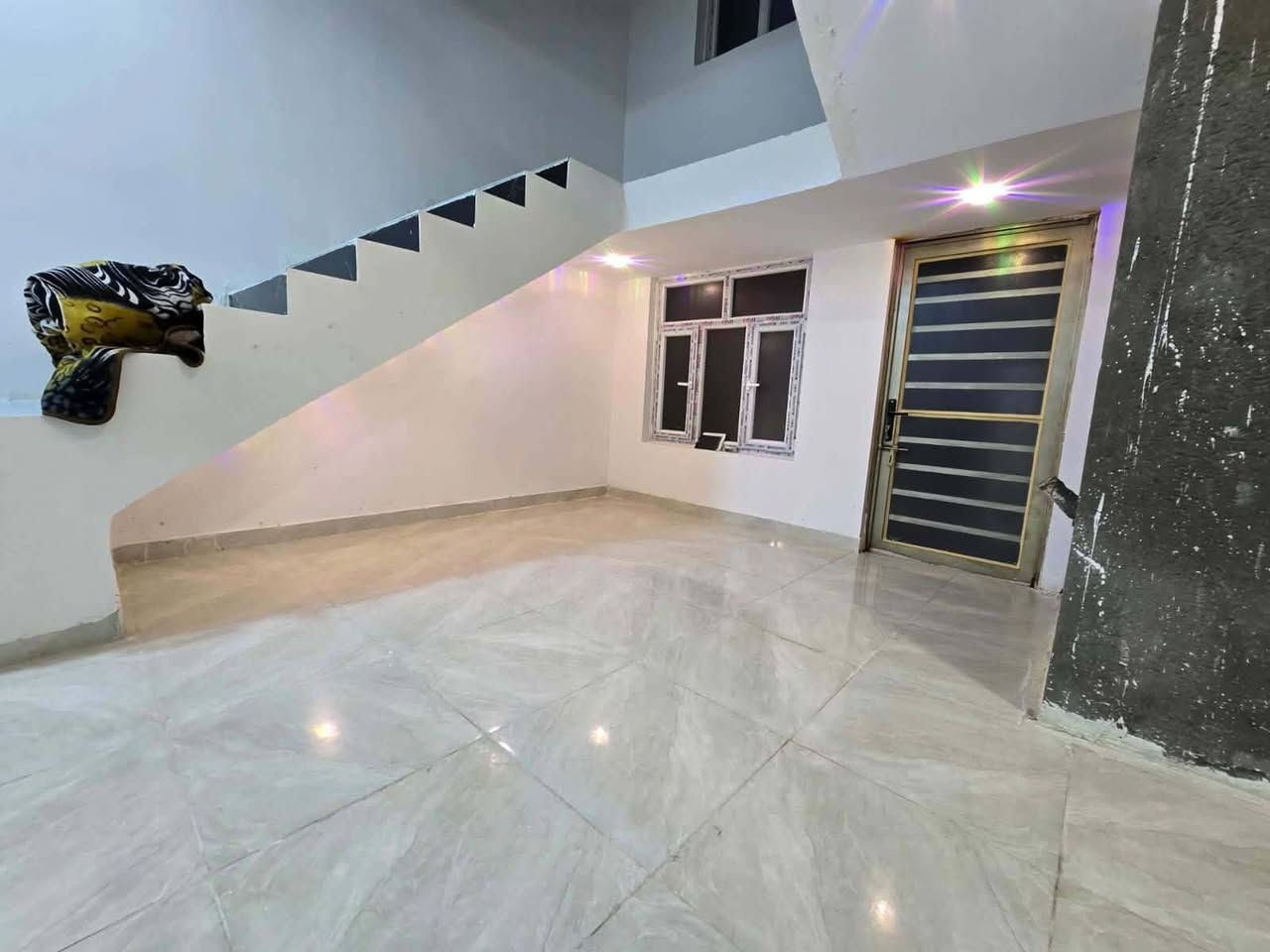 السلام عليكم بيت لبيع منطقه الراشديه الاولئ بيت طابقين مساحه 250قرب ابو كاظم المياحي بيت ينباع هوه الاثاث غرفه جديده تسكام 
سبالت عدد ٢
كيز عدد ٢
تانكي عدد ٢ 
كاونتر تسكام 
طباخ جديد 
جربابي عدد ٢
خزانات عدد ٢ المنيوم 
مجمده ثلاجه 
باازمه 
اناره بيت كامله
مرواح عدد ٧ جدد    سعره 135قابل لتفاوض تواصل ***********
