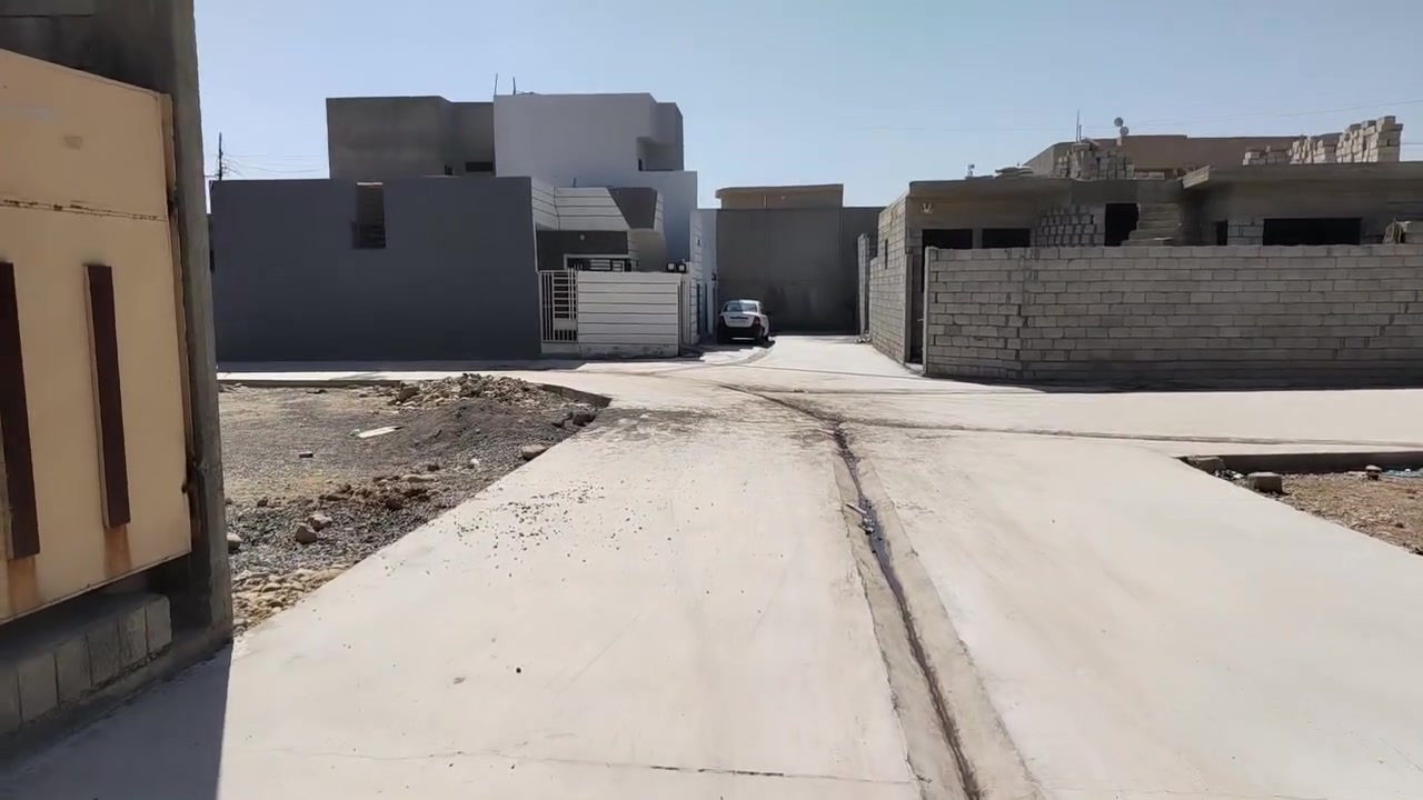 بيت للبيع 100متر مربع ركن قرب المدرسة الصينية خدمات كاملة تبليط الدار يحتوي على غرفتين نوم مع هول ومطبخ كامل مع ملحقاته سعر الدار 55 للاستفسار مراسلة الصفحة على الخاص او الاتصال على الرقم ***********
