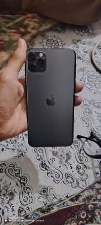 ايفون 11 برو ماكس • ١٢٨ • بطارية ٧٤