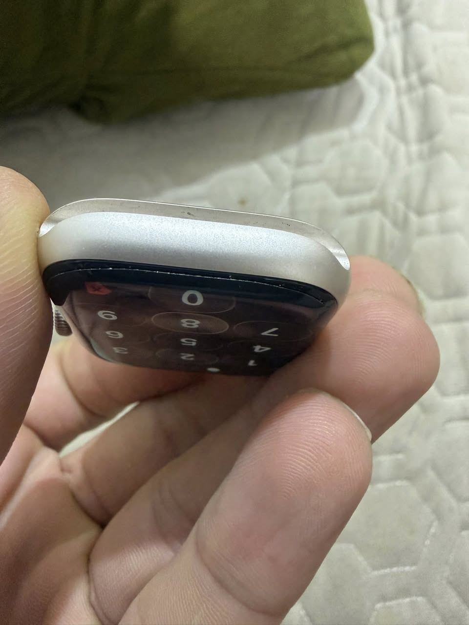 السلام عليكم
ساعة ابل الجيل التاسع حجم 45 الساعه بيها خدوش كلش صغار ع الشاشه و مو واضحات بلصور لان عليها لاصق
البطارية 100% 
يجي ويه الشاشه فقط كيبل الشحن الاصلي  يعني ماكو كارتون
و يجي وياها لاصق بعد واحد هدية و كفر مثل ما موضح بلصور و شاحن متنقل يدعم التايب C
السعر 280 الف قفل 
المكان النجف


**إذا كنت صاحب هذا الإعلان وتريد حذفه لأي سبب، رجاءا أرسل رسالة إلى الدعم الفني**