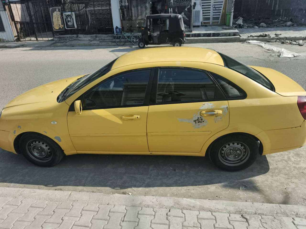 السلام عليكم
اوبترا 2011 شركة عامة مصبوغة عام اثر جراد وهذا كشرها شوفة عينكم بيها هاي الطخطخات ابيع ع هاي الوضعية 
السيارة كير مكينة وتبريد ومنظومة غاز 60 لتر  كلها مكفولة مدوشمة ارضية وكشنات / السيارة بأسمي ابيع تحويل مكان السيارة بغداد الحسينية مال راشدية السيارة عارضها ب 60 وبيها مجال للشراي للتواصل *********** او المراسلة ع خاص
