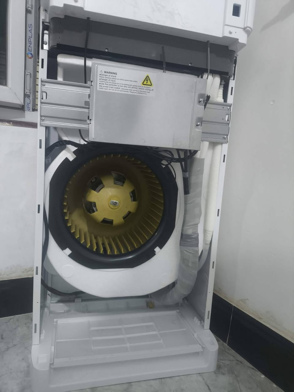 تم تنصيب سبلت كنتوري ٣ طن نوع Shownic يعمل بغاز 410 في شارع ٣٠ 
مع ضمان في التنصيب
ورشه سيف حكيم لصيانه وتنصيب وأدامة كافه اجهزة التبريد 
***********
***********
