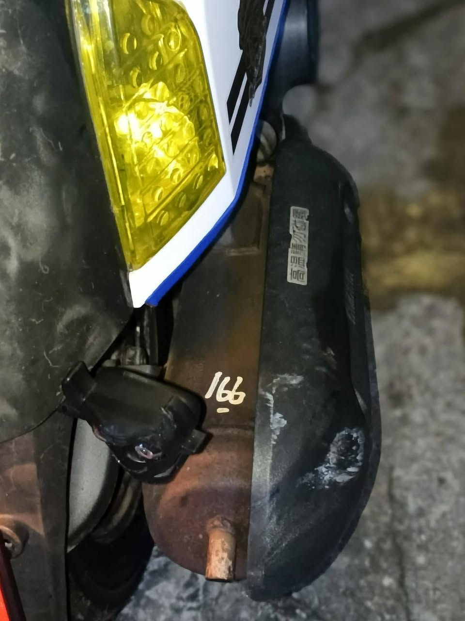 السلام عليكم بوليسي جديده رمبه اي عطل مابيها مكينه بلاديه مكفوله بس كفرات تجاريه هستوني بدلتهن دراجه اولى مزوده شاشه ام بي ثري بيها هواي بيها شغلات هواي صارف عليها سعر 900 وبيها مجال  مكان مدينه صدر الاستفسار عل رقم ***********
