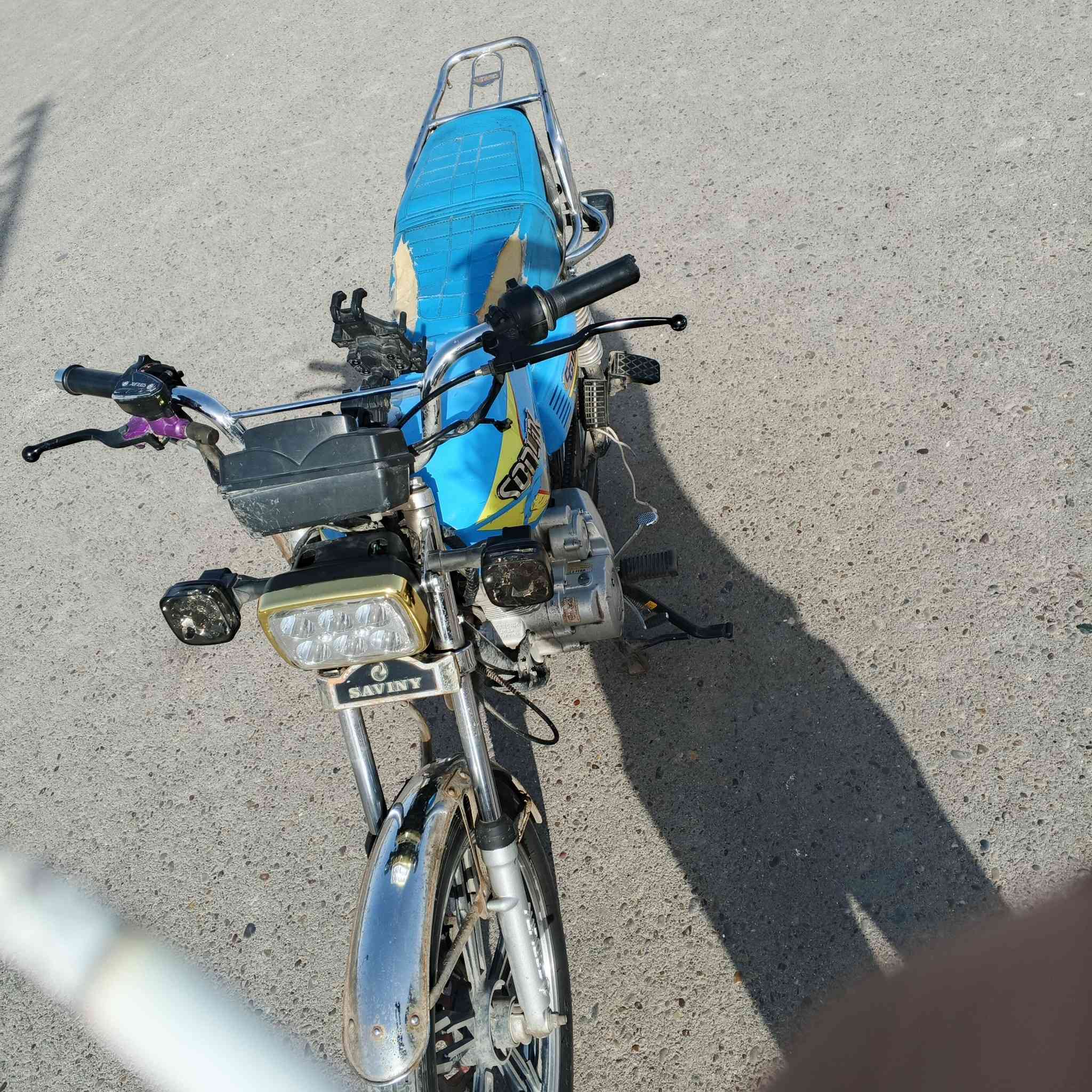 السلام عليكم شباب
دراجه 5 كير دراجه خير من الله 
بيه نقوصات قليله مكينه كدام عينك ما مفتوحه دراجه تجي تفحص و تشوف بعينك 
مكاني بغداد حي العامل رقمي 
*********** واتساب بي
