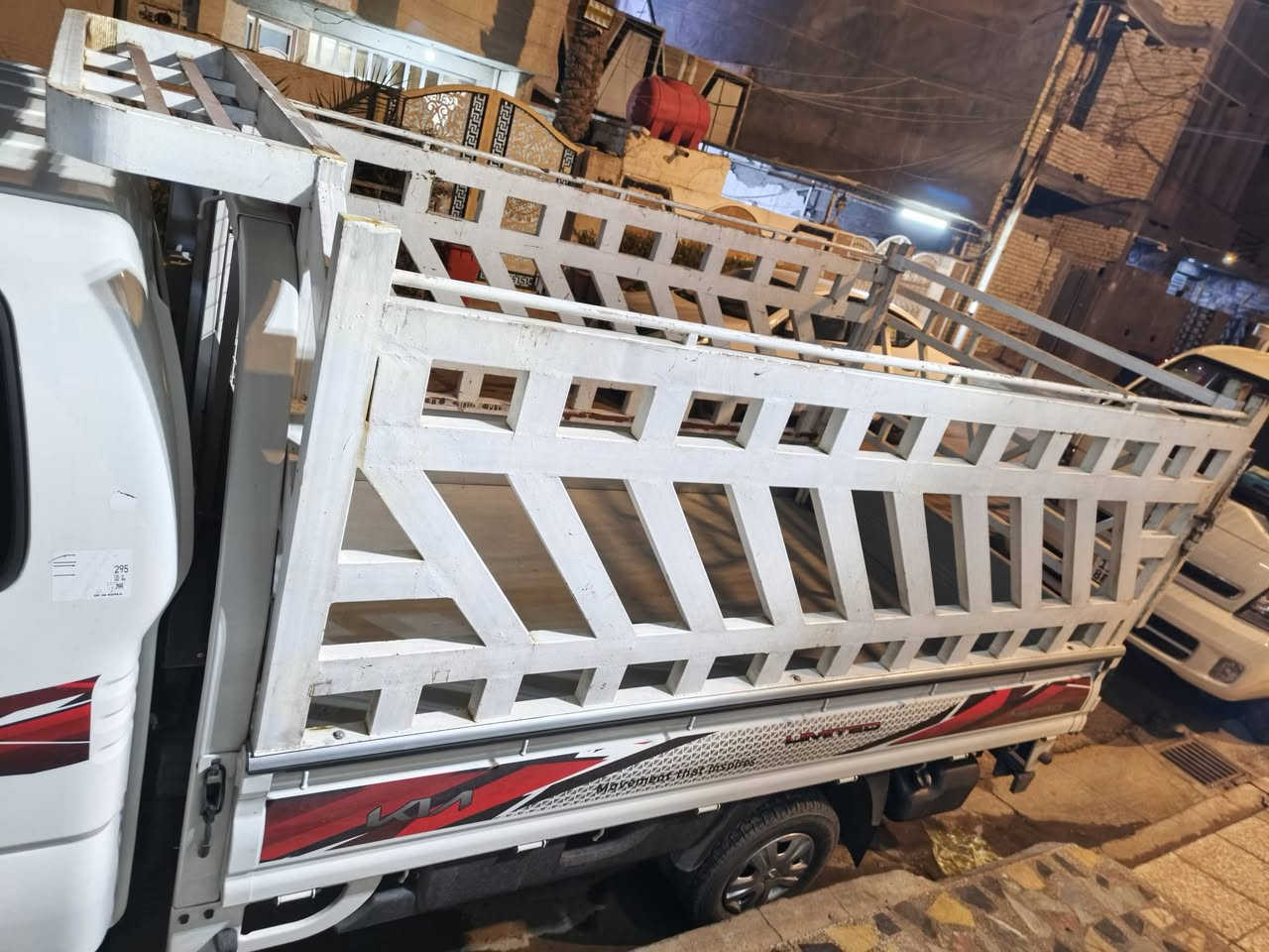 سلام عليكم سياره كيه حمل موديل 25 سياره نضيفه كلش أو مكفوله كفاله عامه سياره ماشيه 7 تلاف سياره كامله مكمله مغلفه بدي أو مدوشمه أو درع يعني سياره ما بيه نقص سعر سياره 175 بيه مجال مكان السياره بغداد الحبيبية لارقم ***********
