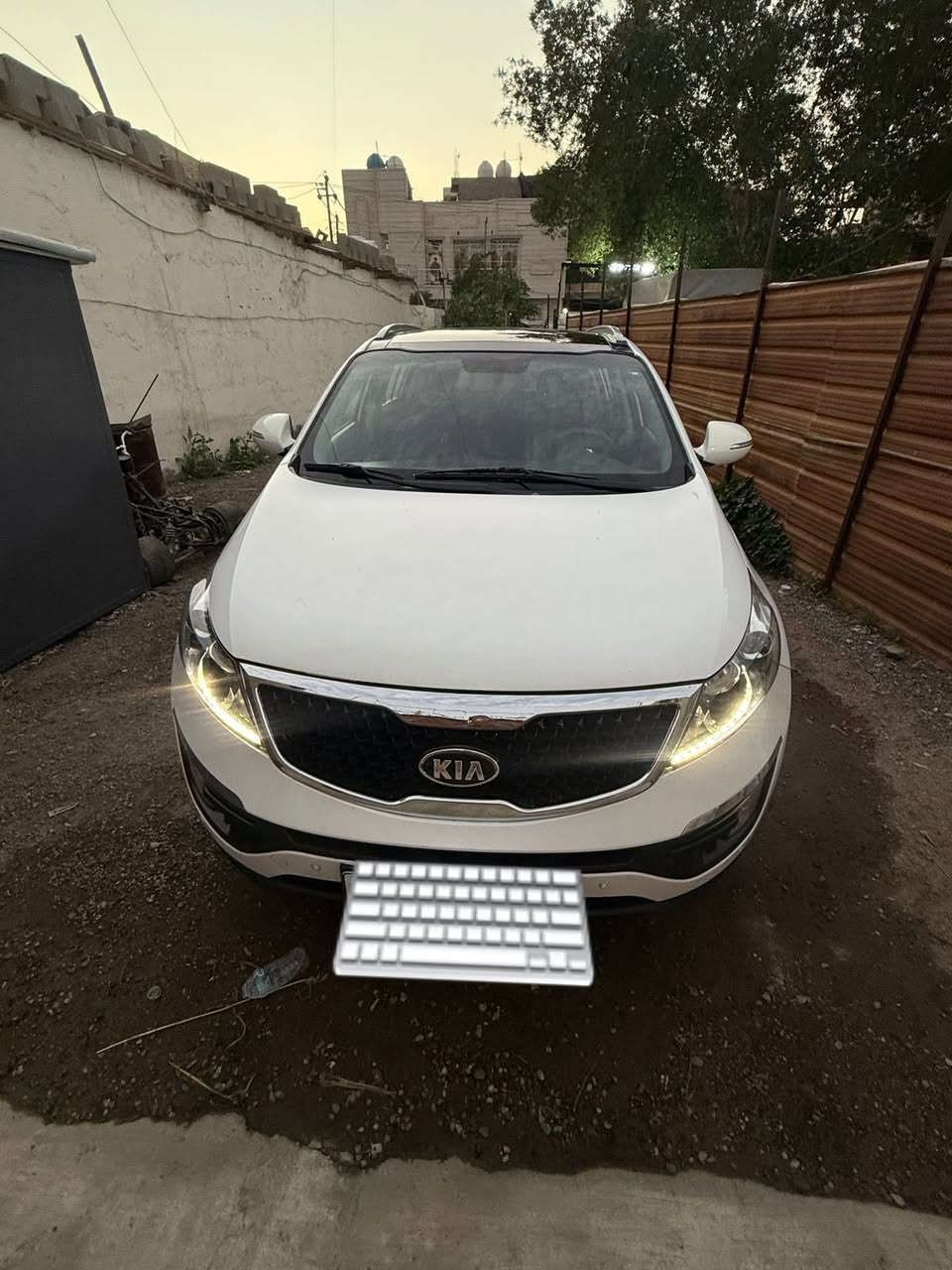 السلام عليكم سبورتج موديل 2014 
فول مواصفات عدا البصمة  
ماشية السيارة (80) الف حقيقي 
محرك 2000 دوش المرغوب 
خمسه ويل كب 
مري شفط 
اشاير بالمري 
فتحتين بالسقف 
حساسات امامي خلفي 
 كامرة خلفيه 
رقم اربيل بسمي تحويل ثاني يوم 
سنويه لل 2028
مكانها بغداد
مال بيت 
مكفوله كفالة عامة من عدة شخط بل بنيد موضح بل سونار 
للتواصل***********
