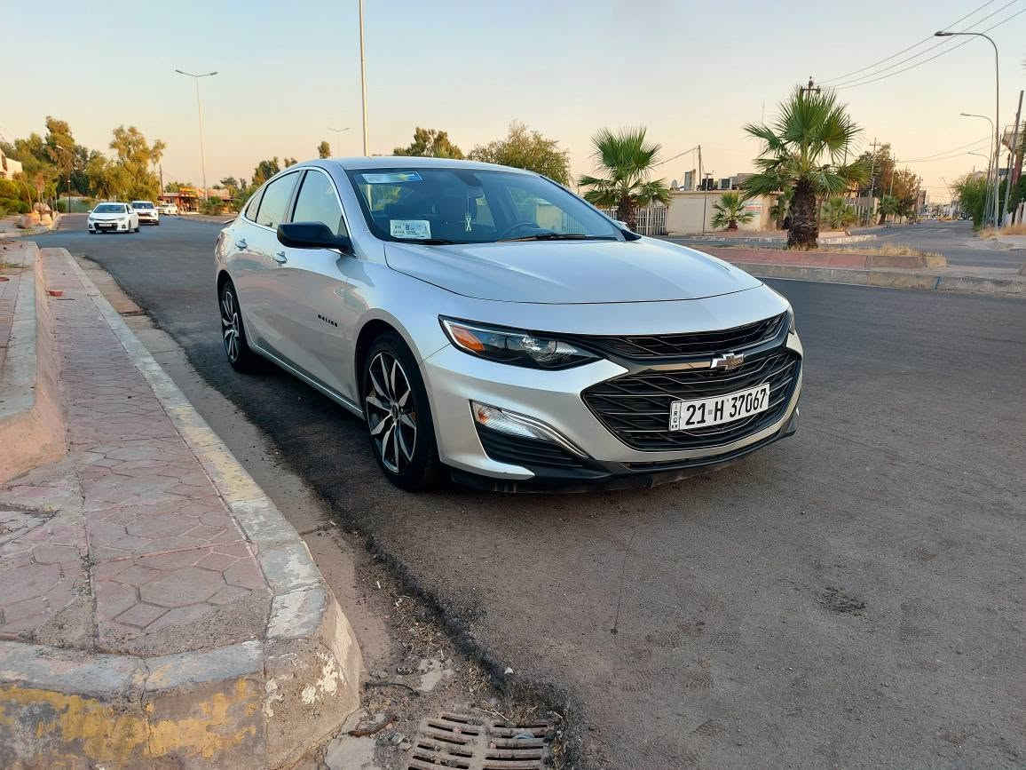 شوفرليت ماليبو 2020 محرك 15 توربو مواصفات RS . للبيع او مراوس حسب القناعة . سعر 104 $  ، لون سلفر و رقم سليمانية ، بصمة و تشغيل عن بعد و شاشة كاميرا دوارة و دبل صالنصة ، بيها بونيد و جامرلغ و باب امامي صبغ بدون دواخل ، كير و محرك  و تبرید بشرط ، سنوية ورقم جديد لحد 2027  ، دفتر بانزين موجود ، سيارة ب كركوك 
*********** كركوك, العراق
