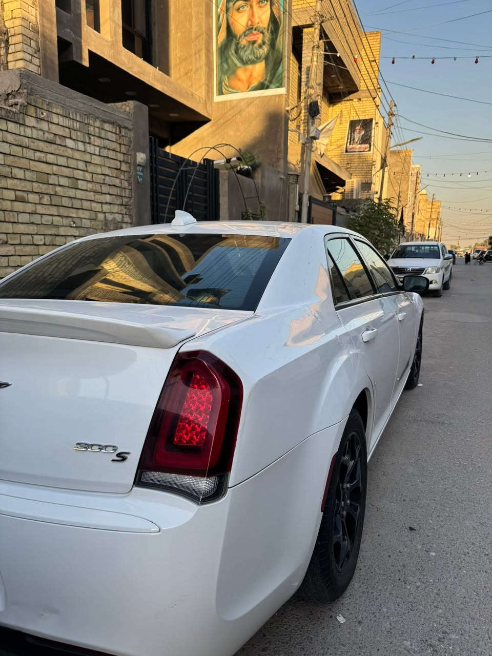 السلام عليكم اوباما كرايسلر
موديل 19 s300
كشنات جلد كهرباء 
ويل 20 مكان السيارة بغداد الامين رقم الهاتف ***********
