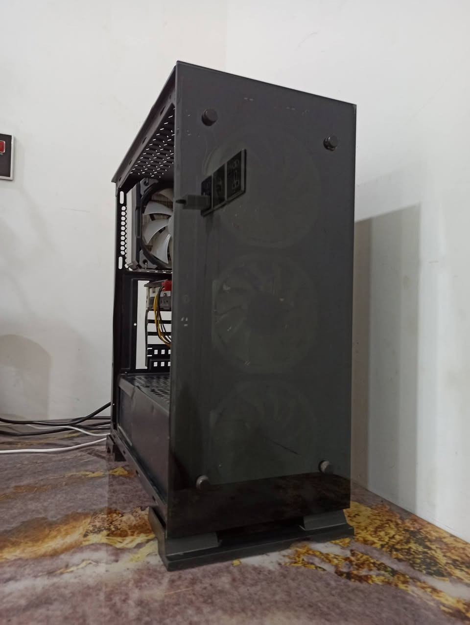 كيس PC
المواصفات 
1-المعالج i3 8100 يعني جيل ثامن
2-الرامات DDR4 16G سرعه 3200
3-كرت الشاشه  RX580 8G
4-مذر بورد إوروس من گيگا بايت
-------------------------------------------------------
سعة التخزين 
1-128 SSD
2-1T HDD
-------------------------------------------------------
كيس اسود مع 3 فان RGB
مبرد معالج غازي RGB
كرت الشاشة غير مفتوح
السعر (((((425))))) وبي مجال
------------------------------------------------------
المكان---- الديوانية مركز المدينه 
للاستفسار---- خاص او على الرقم *********** موجود واتس اب
