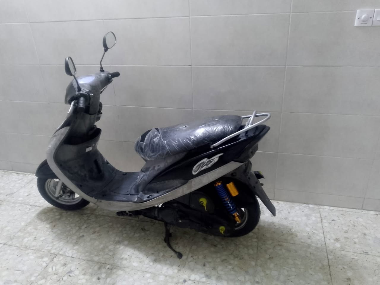 دراجه ماكس منغولي ابلاديه كلها مختمه ختم واحد صار فتره نازله رمبه نكره مكفوله كفاله عامه مكينتها حيل ناعمه سلف هندر كهربائيات كلها شغاله اوراقها كامله السعر 450 العنوان الشعب التلفون ***********
