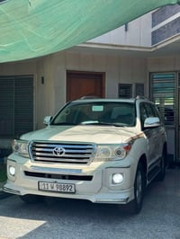 لاندكروز بريم • ٢٠١٤ • ماشيه ٢١٢ الف