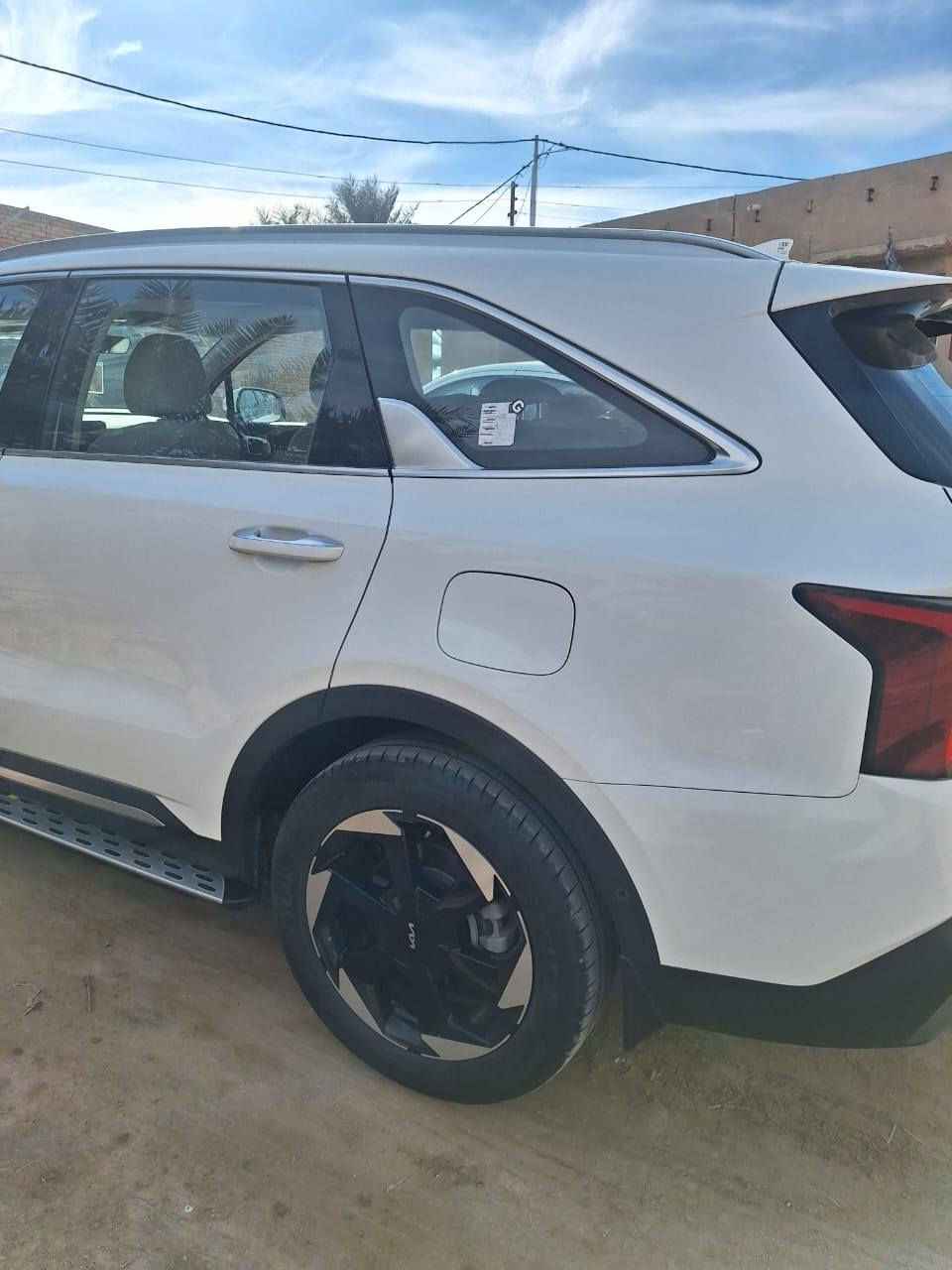 السلام عليكم
من رخصة الادمن 
كية سورنتو 
موديل 24

فول اللاخير ماعدا الفورويل 
ب330 وبيه مجال بسيط والوكالة علية 
***********
