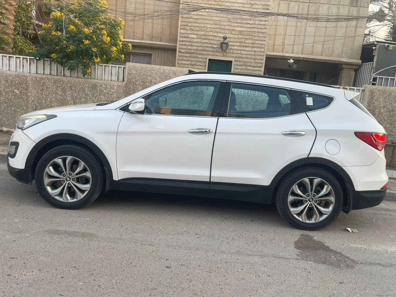 الســلام علـيكـــم 
 
سنتافي 2014 خليجي رقم بغداد الجديد (( الإنكليزي )) 
فول موصفات 1/1 /_/_/_
فول للأخير vip 1/1 🔴
محرك 6سلندر وضع الشركة
بانوراما طكتين 
بصمه تشغيل
بصمة أبواب + اناره ضوئية
كشنات كهرباء 
7 راكب
3 قطع تبريد 
سايد أبريك بصمة 
كشنات جلد قرميدي  
فور ويل دفع رباعي 
اوتو هولد
تحكم استيرن جهتين
3 انظمة قيادة
ويــل 19 
.7راكب 
مانع انحدار
مانع تزحلق
نظام ECO اقتصاد الوقود. 
حساس امامي خلفي
وضع السبورت 
شاحن واير ليس
كير اوتوماتيك + عادي
شاشة ايباد
بجم زنون + عدسات بالكامل 
لايت زنون
بروجكتر زنون 
بك لايت LED
LED نهاري + ليلي 
زراك لايت 
اشاير بلمري 
مري كهرباء + انارة ضوئية عند الفتح
مري شفط+ ترحيب عند الاقتراب 
تبريد  بارد ثلج
وبعد بيها هواي مواصفات ماذاكرهن
/_/_/_/_
السيارة ماشية // 157 Km

🔴 مكينة ع وضع الشركة مامفتوحة  لاتبخير لاتنقيص ولاصوت........ 
🔴 كير وضع الشركة مكفول كفالة عامة 
الحدادية الامامية والخلفية كلها جديدة وجاهزة  
اربع تخم تايرات جديدات عليها السيارة اخت الزيروو وكالة كلها بلادية ع شركة....
_____________________________
السيارة مكفولة كفالة عامة من الصبغ // وتبديل وحالوب كفالة عامة  
حيل جديدة 💯
_____________________________
السعر // 179$ وبيها مجال.. ومتلكة هيج سعر بهيج نظافة
العنوان// بغداد - - الكرخ.
للاتصال//    ***********
