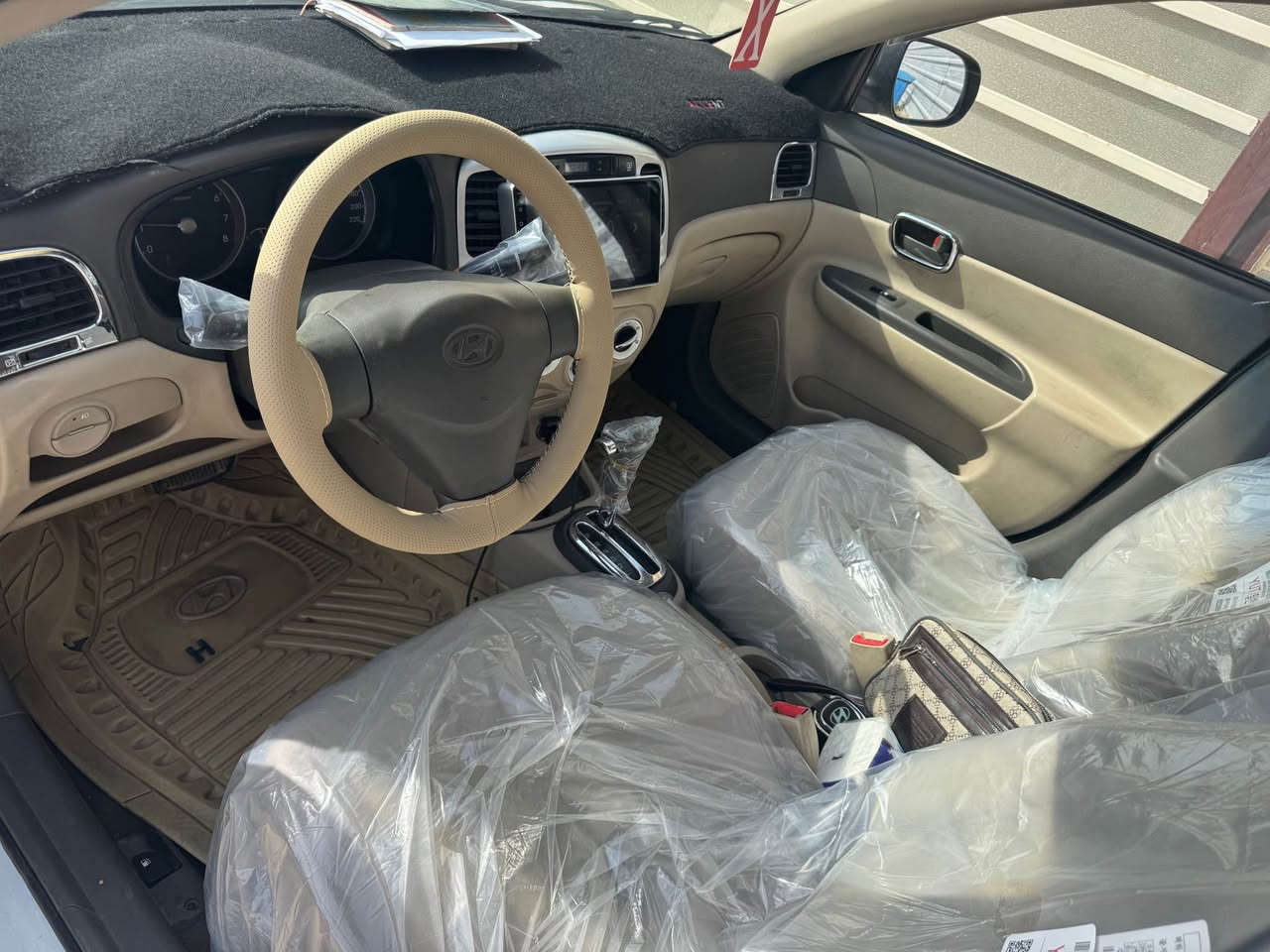 اكسنت 2011خليجي رقم بغداد فتحة حساسات خلفية شاشة تخم تاير صدر امامي خلفي تبريد السيارة جاهزة من كلشي فقط نفخ قليل بالمحرك وصبغ جاملق جهة اليسرة وربع البنيد سنوية بأسمي السعر 80$وبيها مجال بسيط عنوان بغداد حي الجهاد رقم *********** بغداد, العراق
