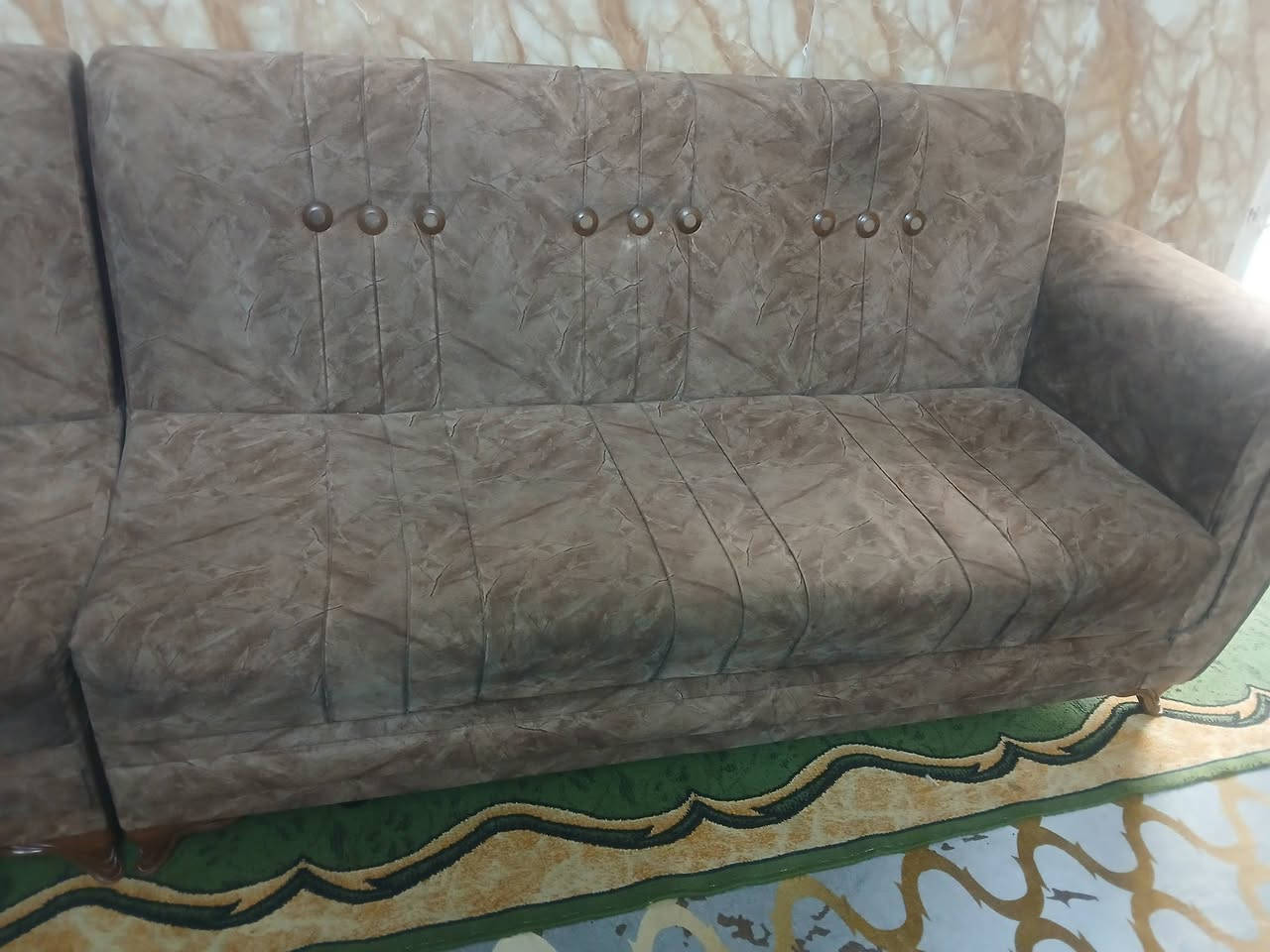 السلام عليكم تخم 10 مقاعد نضيف كلش نقص بي بس رجل وحده السعر 200 وبي مجال قليل المكان مدينه الصدر ***********
