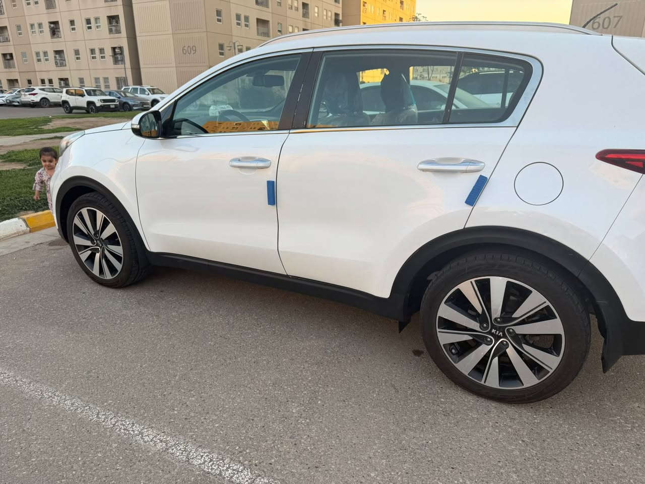 السلام عليكم سبورتج البيع 2018 بيه بس صبغ باب السعر 170  رقم بغداد مكاني بسمايه ***********
