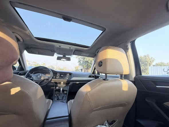 جيتا 2019 فئة S بس فول مواصفات  داخل عسلي  ماشي 49 مايل  بي قطعتين صبغ جاملغ و بونيد ارباكات سليمه بس الپرده بي شخط بالباب السايق گير و محرك بالشرط سعرها 148 ورقه 
***********
