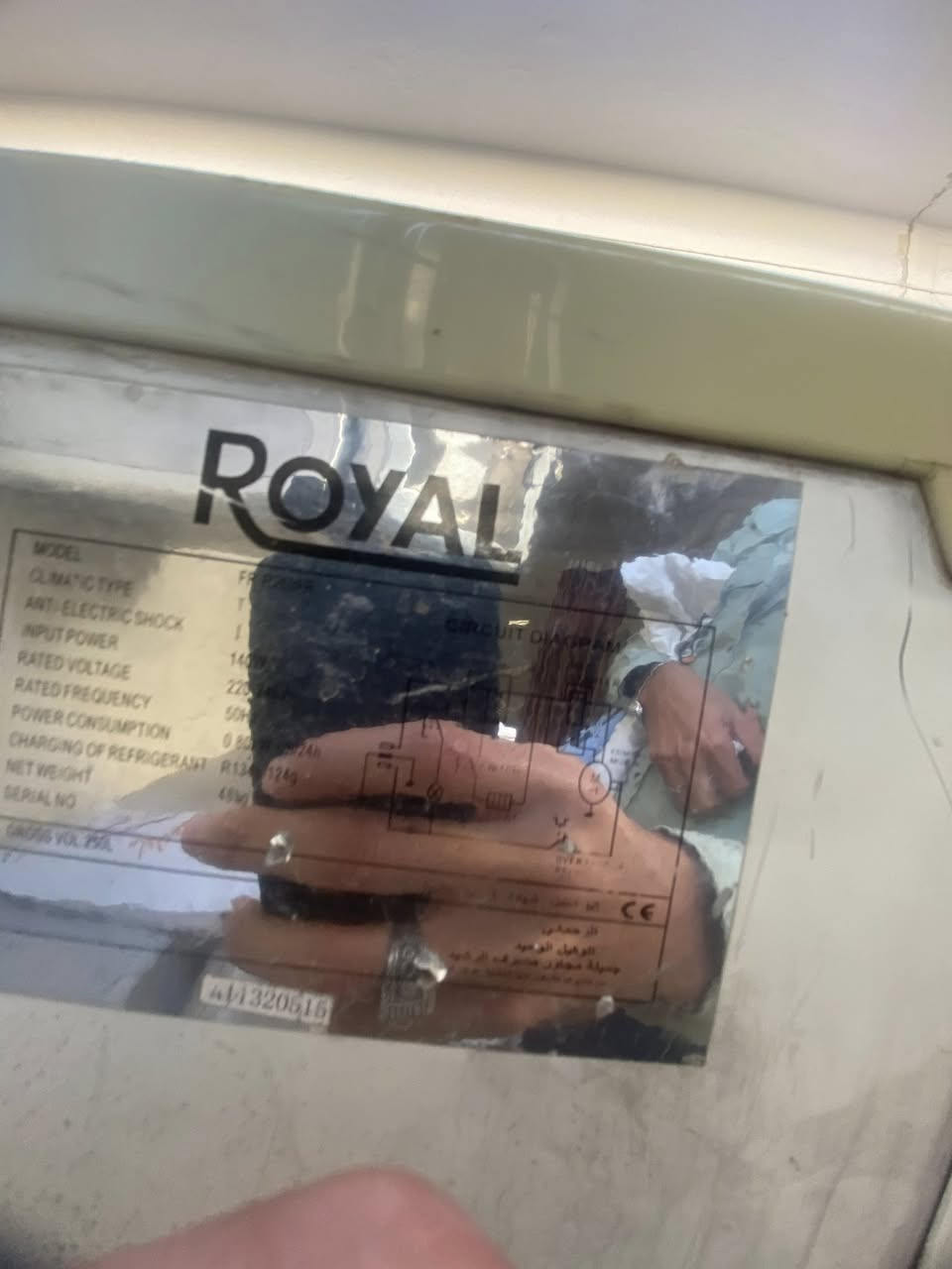 ثلاجه للبيع شرط شغال سعرها 60 بيها مجال نوعيه رويال مكانها موصل الايسر كراج شمال رقم هاتف ***********
