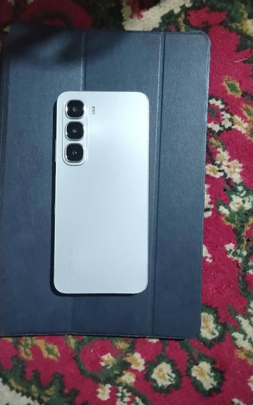 السلام عليكم حبايب جهاز للبيع لي معروض كدامك جهاز حلو ونضيف اكفله كفاله عامه اسم جهاز انفنكس ذاكره 256 سعر جهاز 260وبيه مجال ***********
