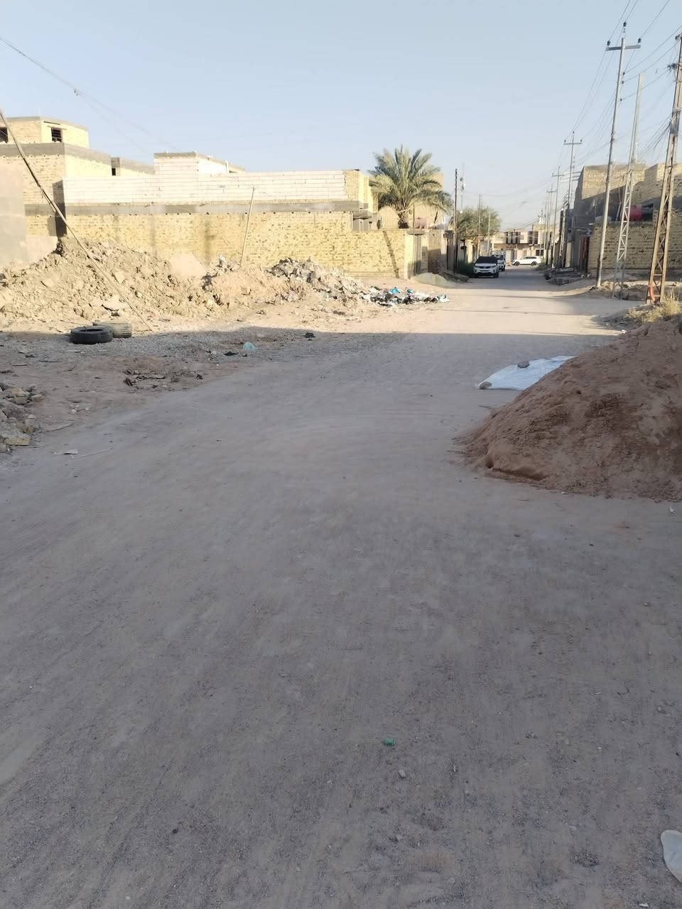 سلام عليكم بيت للبيع بنأء حديث غرفه وصاله ومطبخ واستقبال مساحتها 125 مكان البيت قرب المدرسه الحشد ***********
