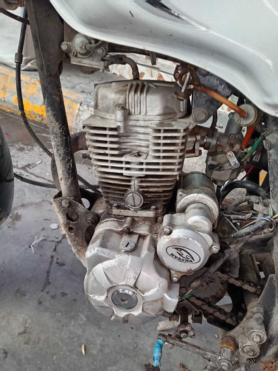 السلام عليكم دراجه البيع هيوشه 2017 مفتوحه  بس مره وحده   مراوس دراجه يراني  او للبيع   سعر 400وبيه مجال بصيط رقم ***********وبي واتساب
