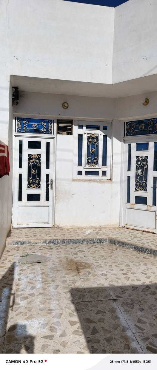 السلام عليكم  مشتمال اله درجه اولا رقم واحد الجبيريه الثالثه  قاط واحد غرفه + استقبال+ موزع+ مطبخ والبيت عالي عن البيت رقم البيت ٤٣٣٢  شارع ١٢  السعر خاص سند طابو ٢٥   مراجعة مكتب العباسي  هاتف *********** و ***********
