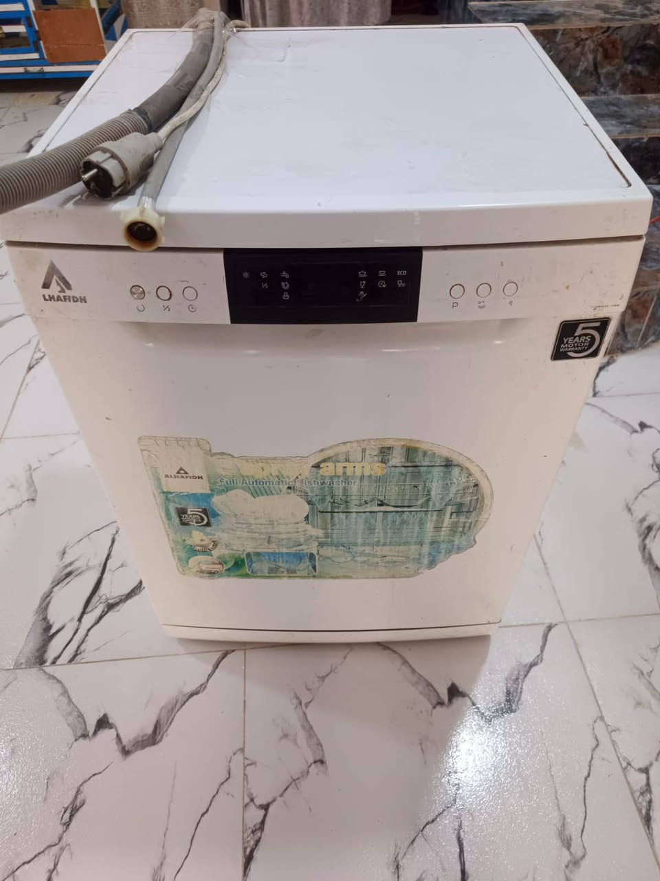 السلام عليكم غسالة صحون نظيفة و شغالة 3 سلات فقط السلة الي بالوسط مكسورة تتصلح او يترهملهة سله نوع الشركة الحافظ السعر 125 الف للاستفسار 
***********
و يوجد واتساب عله نفس الرقم
