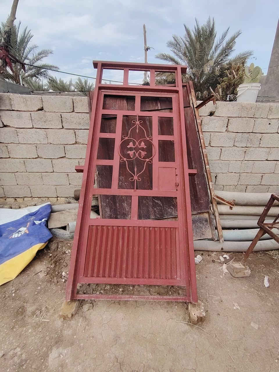 السلام عليكم شباب للبيع الطول مترتين ونص والعروض متره والمكان بالهاشميه ***********
