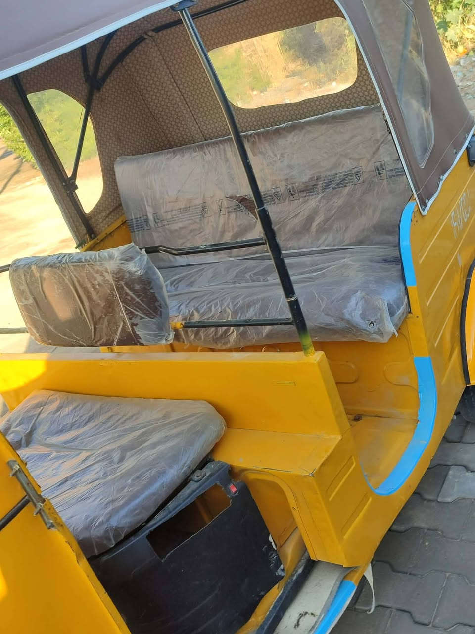 السلام عليكم تكتك ١٨للبيع رقم وسنويه تحويل ثاني يوم
٤٨٠٠وبيها مجال 
***********
***********
