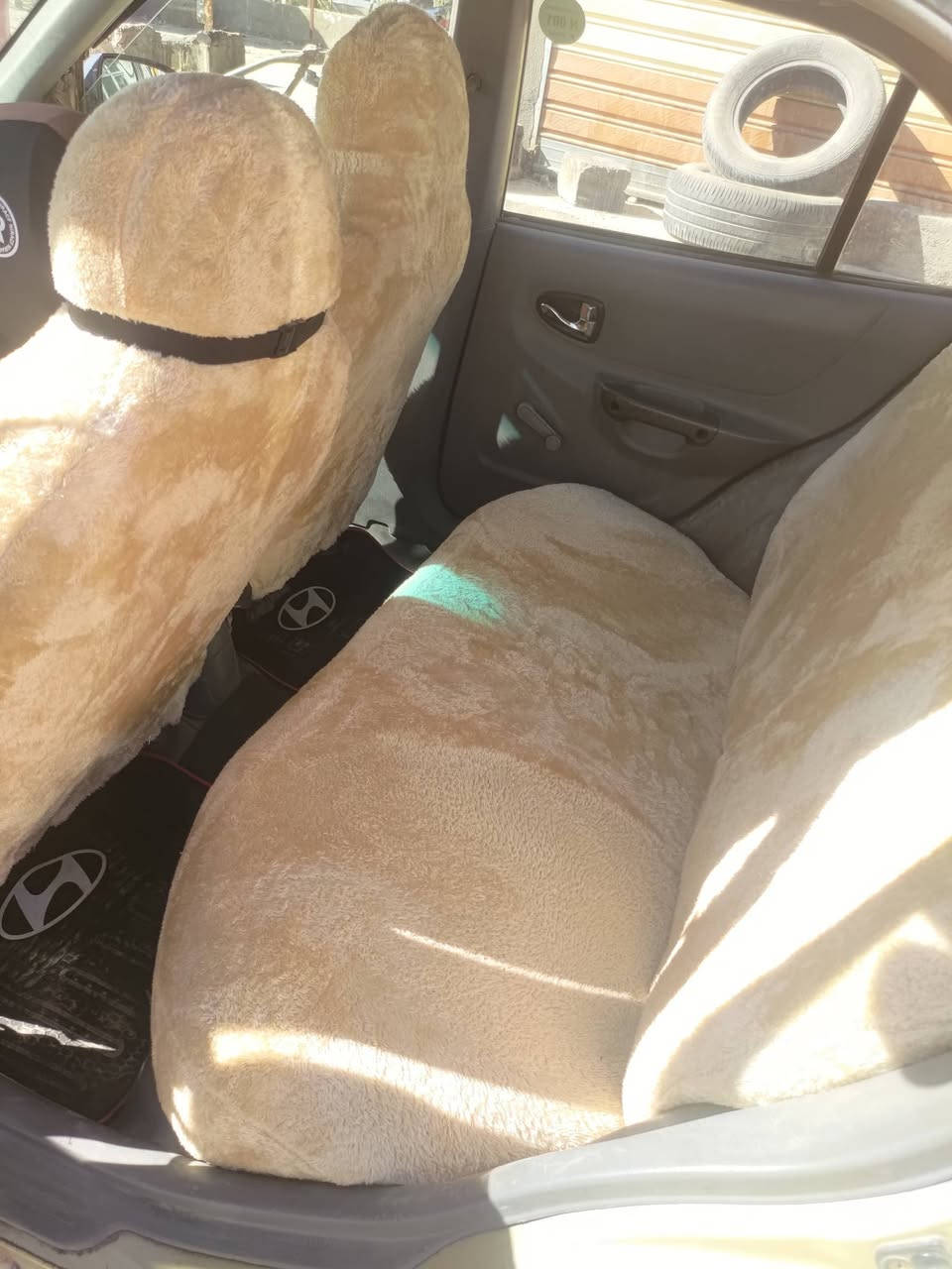 سلام عليكم
مراوس او بیع
 هيونداي اكسنت موديل 2000 گير اوتوماتيك
رقم بغداد شرط تحويل و وكالة
بيها دفتر بنزين  و بيها منضومة غاز إيطالي 60 لتر 
گير محرك شرط 
شاشة ايبات 
تبريد بس ينرادله تبديل كلج 
بيها ضربة يم باب سايق موضح بالصورة 
و جاملغين الورى بي معجون بدون دواخل
والباقي تصفيات 
سعر (40) 
مكان كركوك الحولي 

***********
***********
