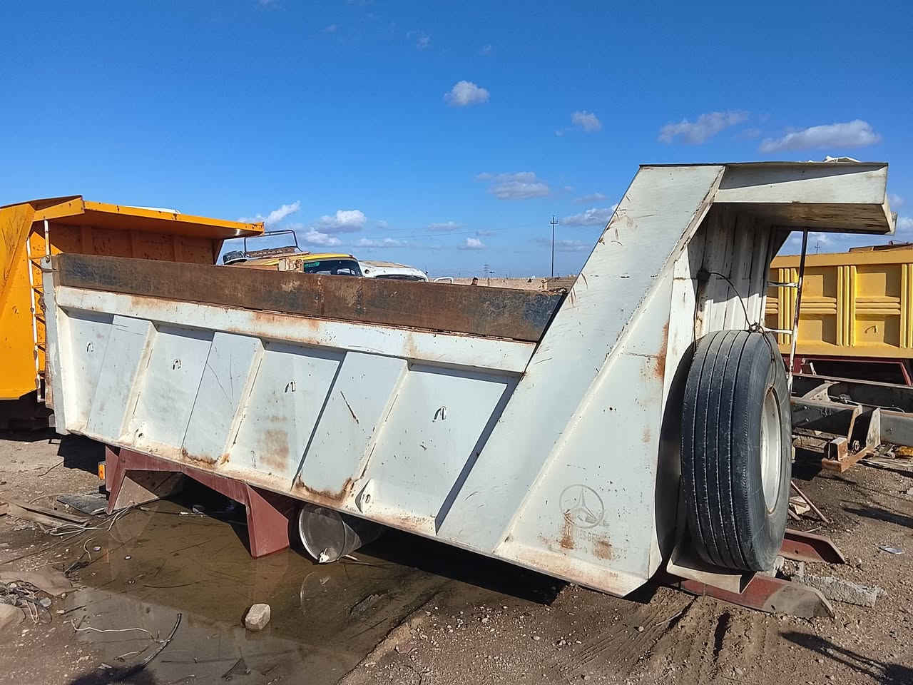 بدي البي مايلر للبيع صندوق جديد بس الدبل شاصي عدل چنل ونج الماني 
***********
