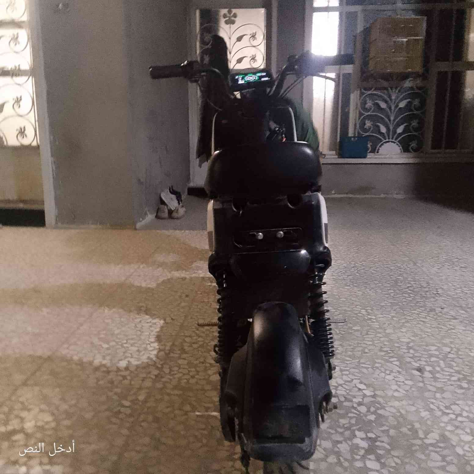 السلام عليكم
دراجة شحن BAهيونداي صيني 
المواصفات
5.1بطاريات
2.بصمتين 
3.سويجين
4.نضام بارك
5. نضام بك
6.نضام انذار 
7.منفذ شحن usb
8.تشغيل عن بعد 
3.9نمر 
10.لايت عالي ناصي 
11.اشاير يمنة يسرة 
فول مواصفات بس عوزهة بطاريات ودراجة شغالة دراجتي كلش نضيفة 
سعر 300 وبيها مجال 
المكان بغداد عبيدي 
رقم تلفون*********** واتساب
