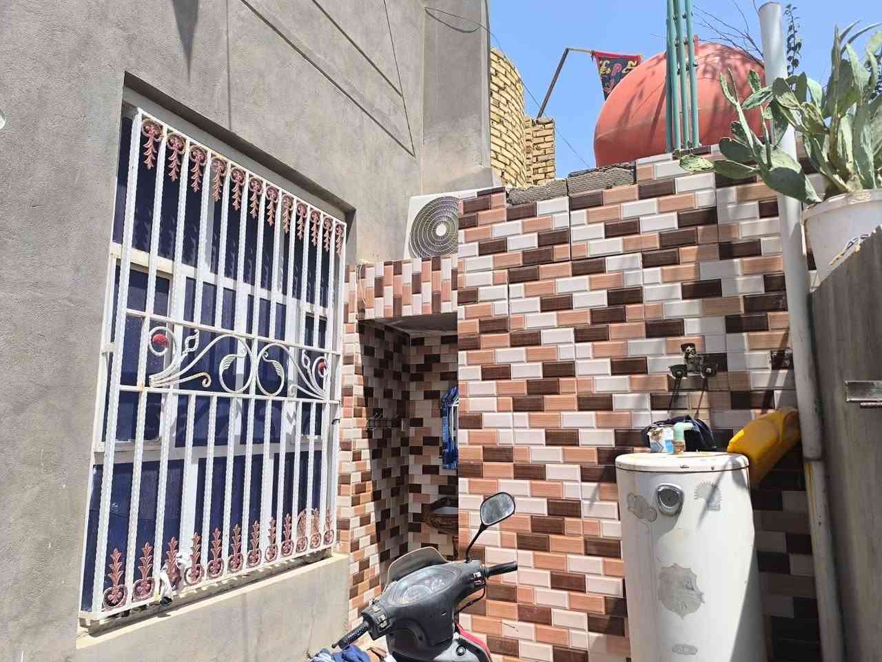 بيت البيع المساحه ٢٠٠ طابو صرف طابقين ٥ غرف نوم ستقبال بي محل بي ركن حي الوحده قرب الروضه بناء طابوك السكف عكاده بيت جديد مرتب مطلوب إسكان ١٥ مليون  *********** تصل ع الرقم وفتهم التفاصيل اكثر

