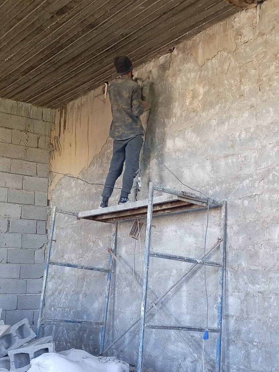 سلام عليكم  / يوجد كادر عمل جاهز/ تصعيد مواد/ تنضيف بيوت/ تفليش/ تكشيط/ تنضيف حدائق/ دفن نهري  / شقلنه ليل ونهار   /ومعداتنه جاهز/ ماعليك بس تصال على رقم  /    ‏‪***********‬‏
