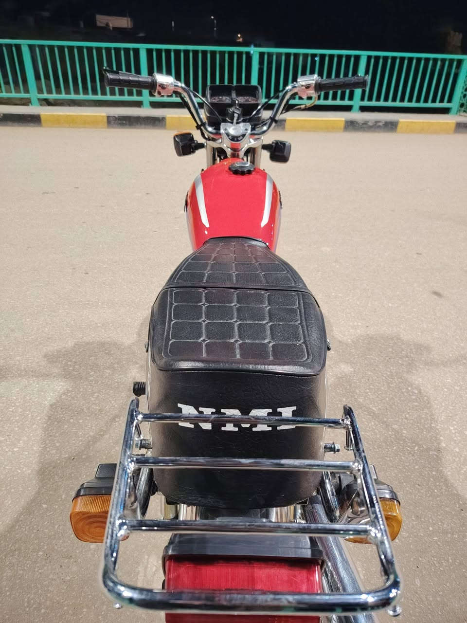 السلام عليكم دراجه للبيع ناما امتياز اصولي اصولي صارله فتره من طالعه من الوكيل وكيله العارضي دراجه خير من الله مكاني نجف مشخاب  هاذه رقمي ***********
