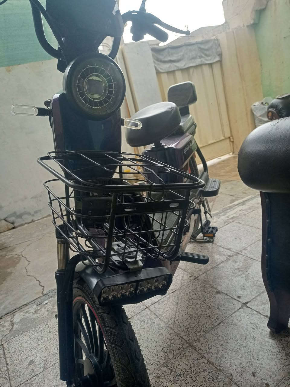 سلام عليكم بايسكل شحن للبيع 5بطاريات صار شهر من اخذته سعر 350بي مجال بسيط  وهذا رقمي ***********
