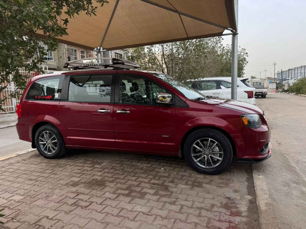 للبيع دوج كرفان موديل 2016 فول موصفات سيارة جديدة رقم اربيل الجديد سنوية بسمي محرك كير مكفولات تخم تاير صدر كله جديد وارد امريكي حادثة جاملغ وباب بيه قطعتين كلير من امريكا بجم كبس سيارة جاهزة تبريد مكان سيارة بغداد الرصافة سعر 120 رقمي 
***********
