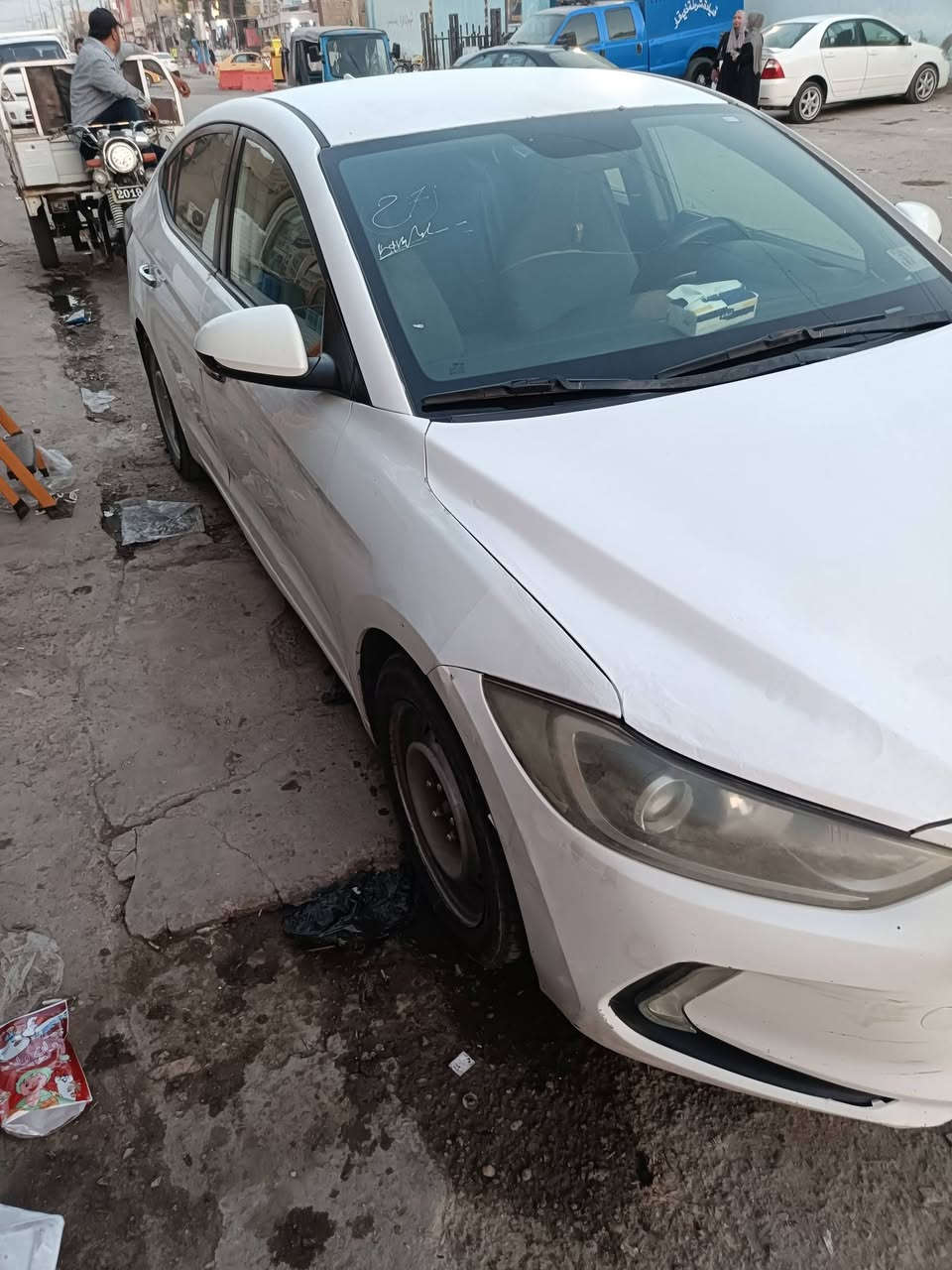 انتره مديل 17 امريكي محرك 2000 دوش رقم ذي قار. سنويه 28  ضربتها طرف الجاملغ والبنيد وراجعه نفسها ما بيه اي قطعه تبديل واشويه وبيه بارد بل الباب بس السياره جاهزه  ما بيها نقص شغل واطلع  ناصريه شارع عشرين يم مسقف الجمعه السعر 97 وبيها مجال   ***********.
