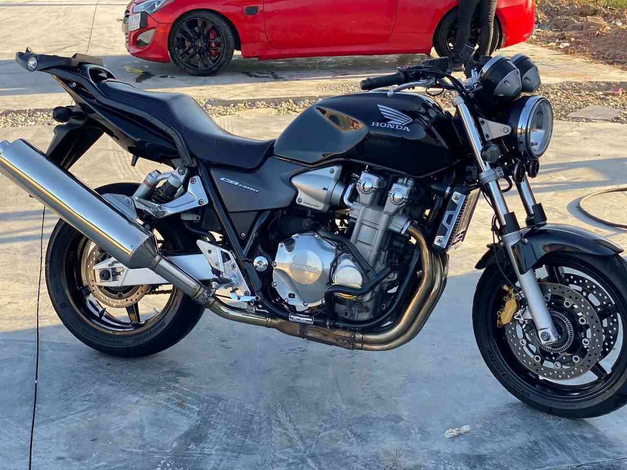 السلام عليكم اخوتي العزاز
دراجة Cb1300cc للبيع 

موديل  ١٣ ٢٠ 

دراجه Adc

اللون اسود 

ماشية  ٤٩ الف

الدراجة خير من الله ومكفوله كفاله عامه من التاير الامامي للخلفي انطي ترايها وين ميعجبك دراجه كلها على الوضع البلادي 

مكان الدراجة ديالئ 

الراغب بل شراء سعرها ٤٦ ورقه وبيها مجال للطيبين 

للاتصال  ***********

واتساب ***********
