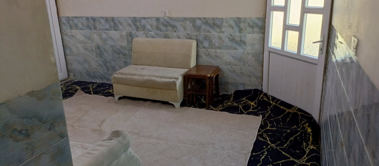 السلام عليكم عندي غرفة نوم وديوان
اثنينهن ب180 الف قفل بدون احراج 
***********
عنواني حي النداء قرب جامع المفرجي
