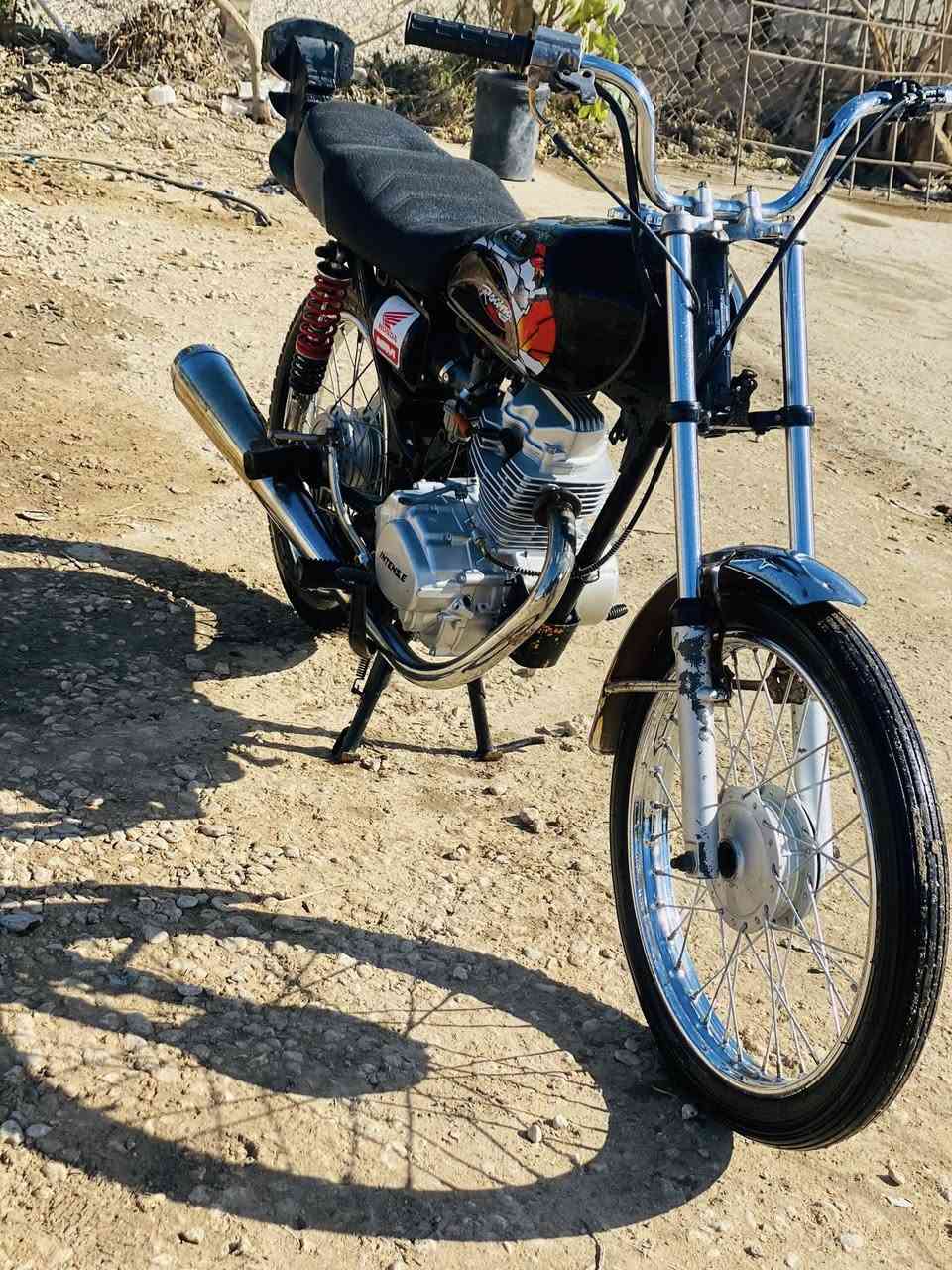 سلام. عليكم دراجه أربعه كير للبيع موديل 25ماً. مفتوح بيه برغي مكاني ديوانيه قضاء سومر رقمي ***********.
