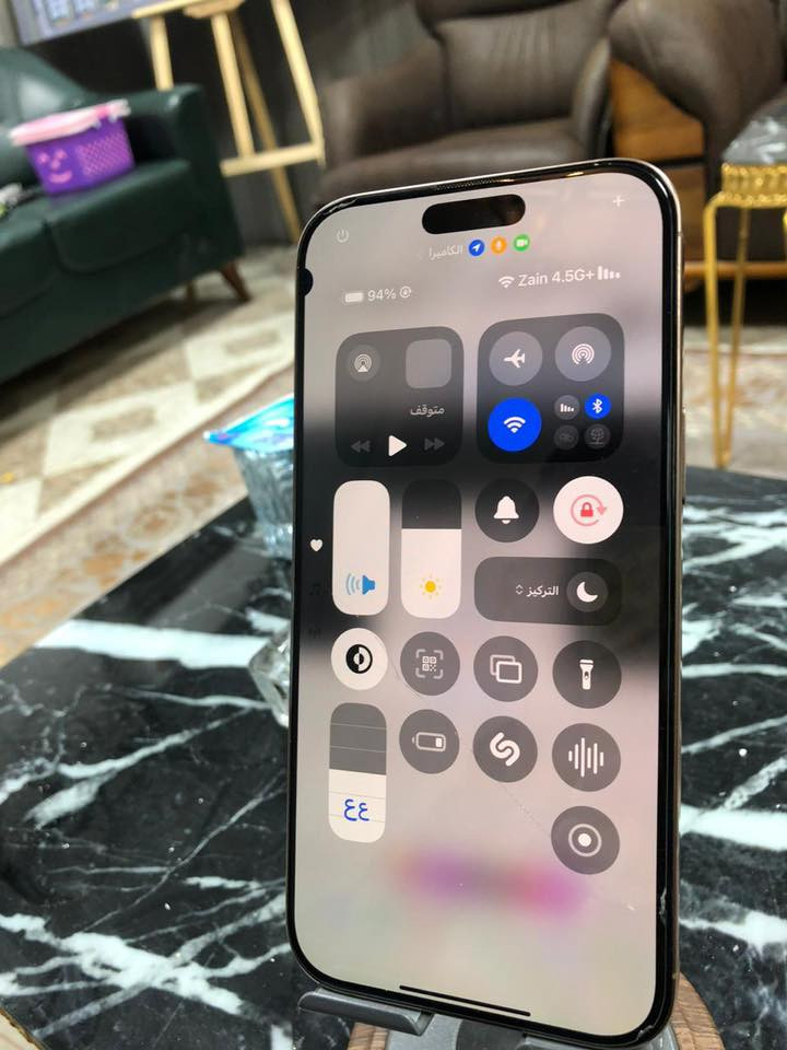 السلام عليكم 16 برو ماكس 
جهاز ضمان ABM ضمانه إلى 2026/5/30 
شرط شخط مابي جهاز بي نقطه بشاشه اثر طخه خفيفه وصار على هاذا حالها بل 4 اشهر ولاتكبر ولاتصغر باقيه 
بطاريه 100 جهاز بعده جديد شرق أوسط 
256 .. صار بي هاي الفطره بل ضهر غيرها مابي جهاز 
رايده مراوس او بيع كامل ملحقات ونضيف حيل 
مكاني رمادي 
*********** واتساب او اتصال
